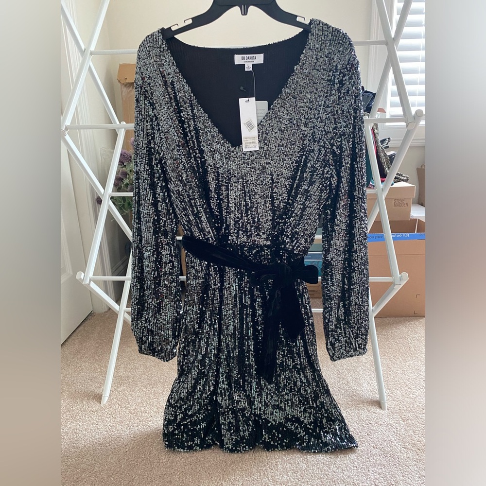 NWT- BB Dakota Steve Madden - Sequin Shift Dress with Velvet Tie, L